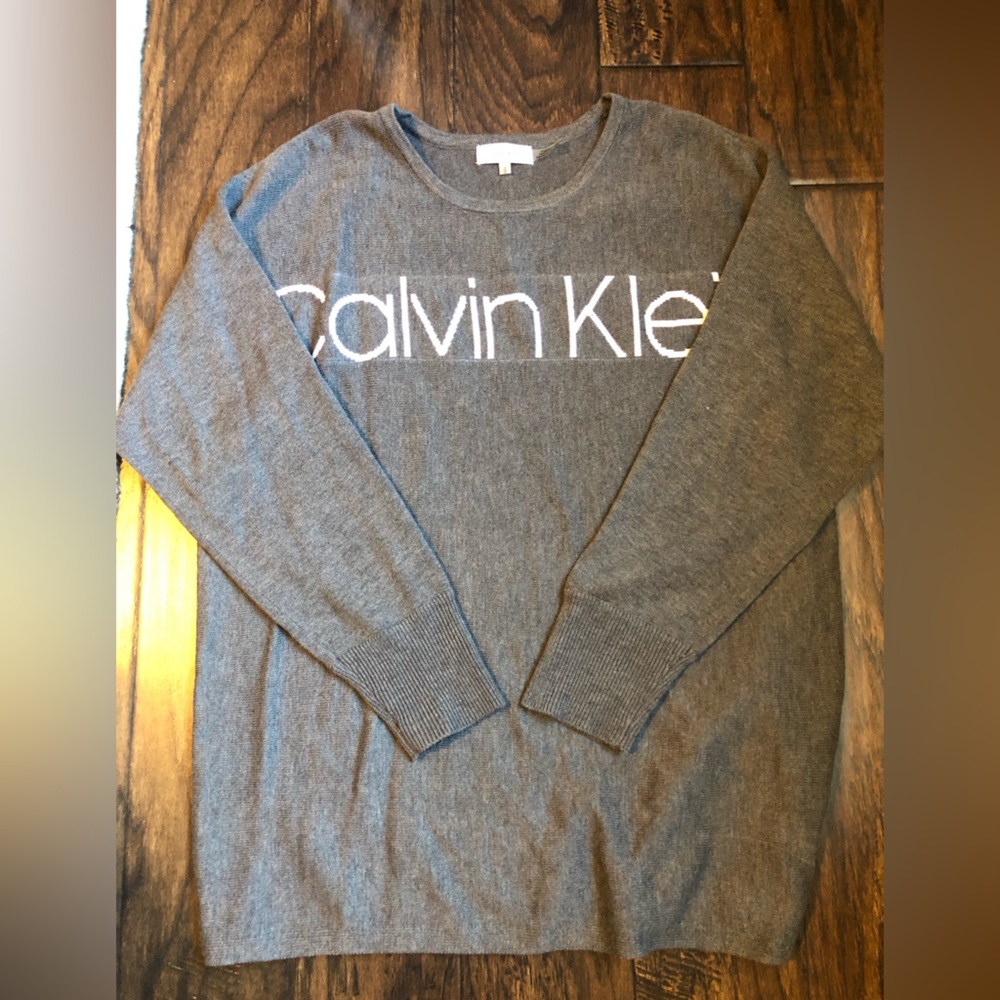 Calvin Klein sweater. Size medium.